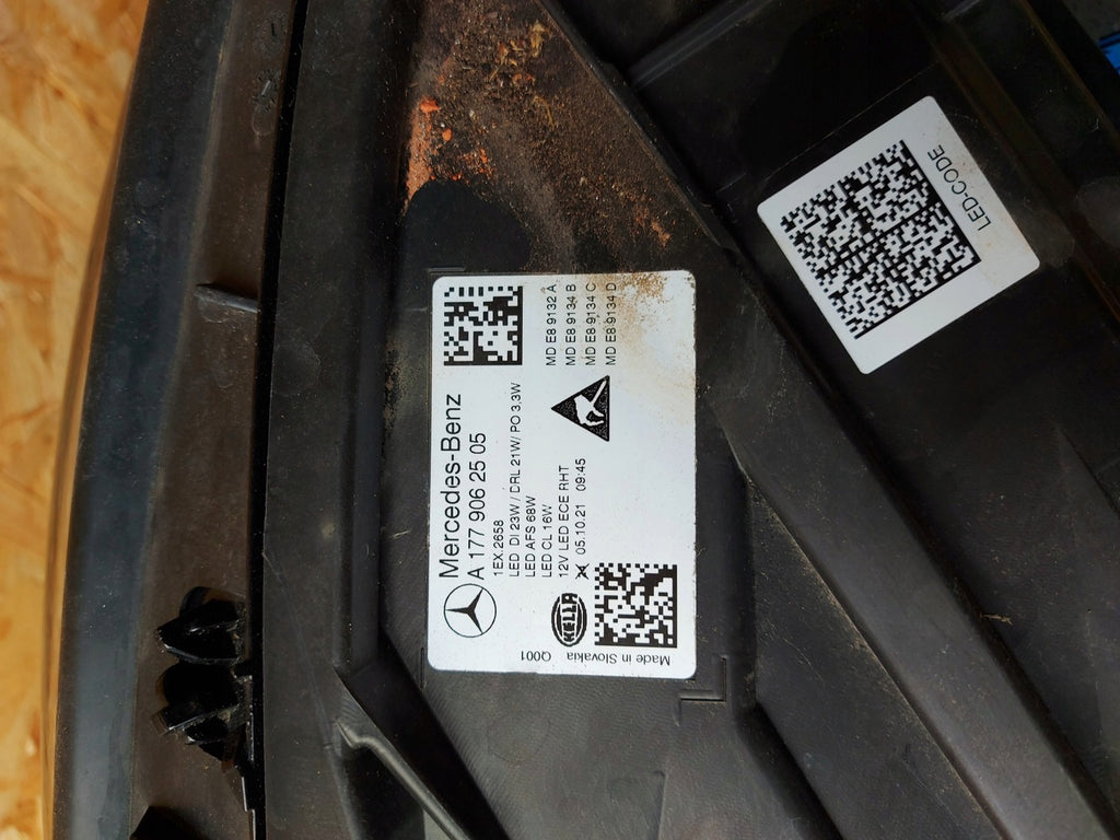 Frontscheinwerfer Mercedes-Benz A1779062505 LED Ein Stück (Rechts oder Links) SCH2957696541st
