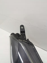 Load image into Gallery viewer, Frontscheinwerfer Toyota Yaris LED Rechts Scheinwerfer Headlight