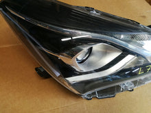 Load image into Gallery viewer, Frontscheinwerfer Toyota Yaris Rechts Scheinwerfer Headlight