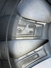 Laden Sie das Bild in den Galerie-Viewer, 1x Alufelge 16 Zoll 6.0" 4x100 43ET Glanz Silber 1ST601025J Skoda Citigo FEL1062597593ig