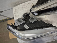 Laden Sie das Bild in den Galerie-Viewer, Frontscheinwerfer BMW X1 F48 7472219 7472220 Ein Satz Scheinwerfer Headlight SCH6899003042su