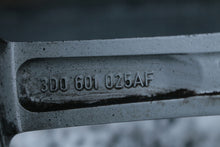 Load image into Gallery viewer, 1x Alufelge 18 Zoll 8.5&quot; 5x112 3D0601025 Vw Rim Wheel