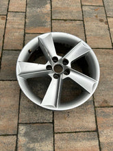 Laden Sie das Bild in den Galerie-Viewer, 1x Alufelge 16 Zoll 7.0&quot; 5x100 43ET Glanz Silber 6J0601025L Seat Rim Wheel