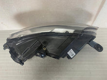 Laden Sie das Bild in den Galerie-Viewer, Frontscheinwerfer Skoda Rapid 5JB941015 Xenon Links Scheinwerfer Headlight SCH7871368098ac