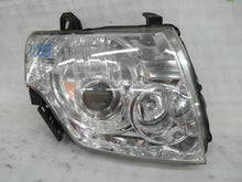 Laden Sie das Bild in den Galerie-Viewer, Frontscheinwerfer Mitsubishi Pajero IV 100-67018 Xenon Rechts Headlight