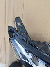 Laden Sie das Bild in den Galerie-Viewer, Frontscheinwerfer Dacia Sandero III Jogger 260101940R Full LED Rechts Headlight