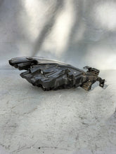 Laden Sie das Bild in den Galerie-Viewer, Frontscheinwerfer Mazda 6 SHN1045 Links Scheinwerfer Headlight SCH2568860969na