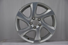 Laden Sie das Bild in den Galerie-Viewer, 1x Alufelge 17 Zoll 7.0&quot; 5x108 50ET Glanz Silber 31381859 31381674 Volvo V40