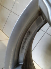 Laden Sie das Bild in den Galerie-Viewer, 1x Alufelge 16 Zoll 6.5" 4x100 36ET Glanz Silber 124R-000499 Kia I Rim Wheel FEL7049216250kn