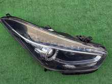 Laden Sie das Bild in den Galerie-Viewer, Frontscheinwerfer Hyundai I I40 92102-3 LED Rechts Scheinwerfer Headlight SCH5293505344pc