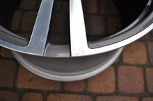 Load image into Gallery viewer, 1x Alufelge 20 Zoll 11.0" 5x130 68ET Glanz 97036219204 Porsche Panamera FEL9925018374dn