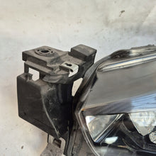 Laden Sie das Bild in den Galerie-Viewer, Frontscheinwerfer Mazda 2 Dj D09K-51040 Links Scheinwerfer Headlight SCH8874252085hp