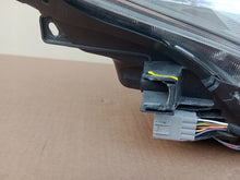 Laden Sie das Bild in den Galerie-Viewer, Frontscheinwerfer Toyota Auris 81110-02K60 Rechts Scheinwerfer Headlight