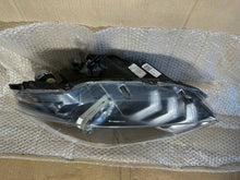 Laden Sie das Bild in den Galerie-Viewer, Frontscheinwerfer Ford JR3B-13005 LED Rechts Scheinwerfer Headlight SCH9002341221zt