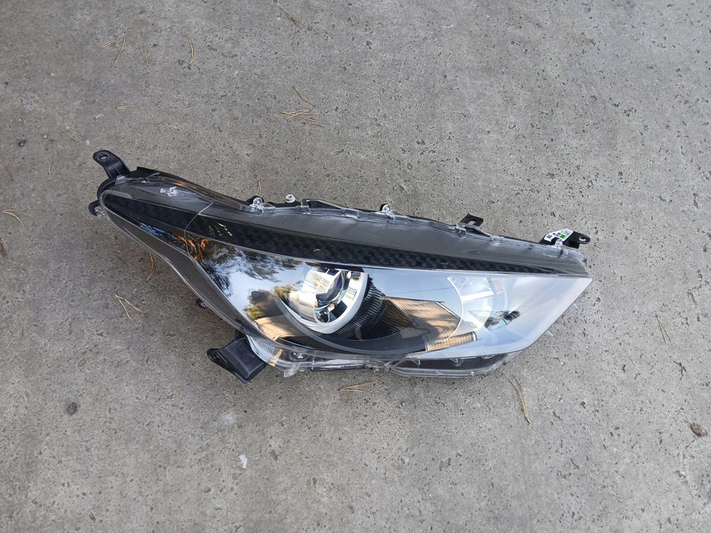 Frontscheinwerfer Toyota Yaris Rechts Scheinwerfer Headlight SCH8872366513ek