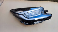 Laden Sie das Bild in den Galerie-Viewer, Frontscheinwerfer Toyota Aygo X 81110-0H260 LED Rechts Scheinwerfer Headlight SCH4552976544xr