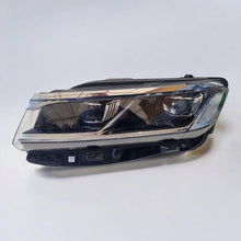 Laden Sie das Bild in den Galerie-Viewer, Frontscheinwerfer VW Touareg 761941035B LED Links Scheinwerfer Headlight