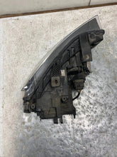 Laden Sie das Bild in den Galerie-Viewer, Frontscheinwerfer Audi Q3 8U0941031 LED Links Scheinwerfer Headlight