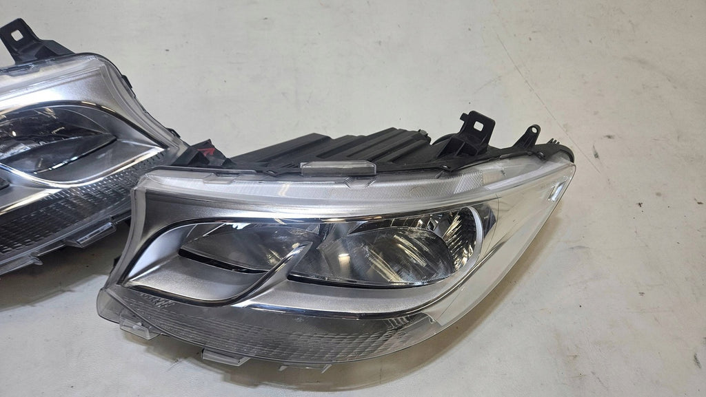 Frontscheinwerfer Mercedes-Benz Sprinter A9109060000 Links Headlight