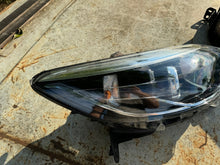 Laden Sie das Bild in den Galerie-Viewer, Frontscheinwerfer Renault Captur 260102734R LED Rechts Scheinwerfer Headlight