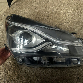 Frontscheinwerfer Toyota Yaris Rechts Scheinwerfer Headlight SCH7451570388bg