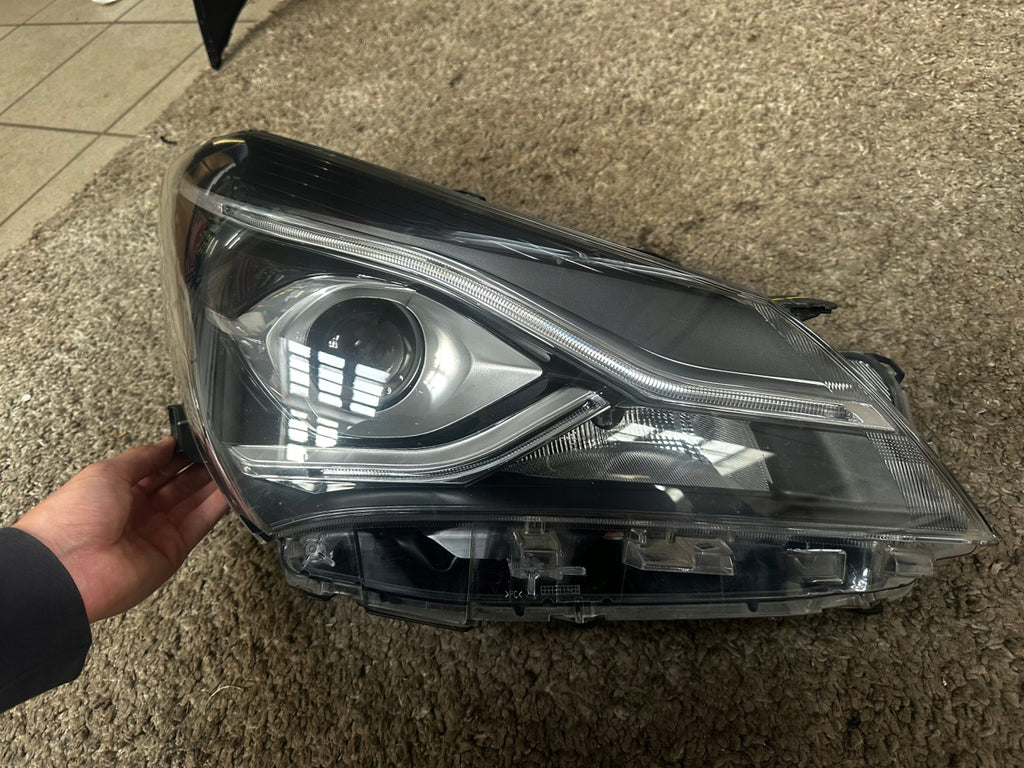 Frontscheinwerfer Toyota Yaris Rechts Scheinwerfer Headlight SCH7451570388bg