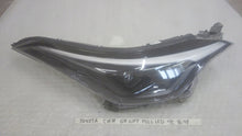 Laden Sie das Bild in den Galerie-Viewer, Frontscheinwerfer Toyota C-Hr Chr 81110YP260 Rechts Scheinwerfer Headlight SCH5764171407jw