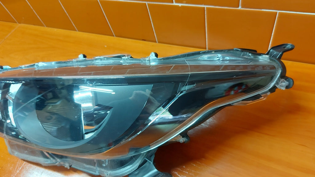 Frontscheinwerfer Toyota Yaris LED Ein Stück (Rechts oder Links) Headlight