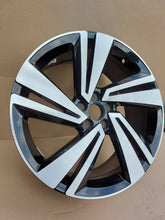Laden Sie das Bild in den Galerie-Viewer, 1x Alufelge 18 Zoll 7.0&quot; 5x112 39ET 2GM601025H VW T-Cross Rim Wheel