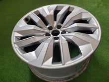 Laden Sie das Bild in den Galerie-Viewer, 1x Alufelge 20 Zoll 9.0" 5x112 4KE601025N Audi Etron Rim Wheel FEL1684640262az