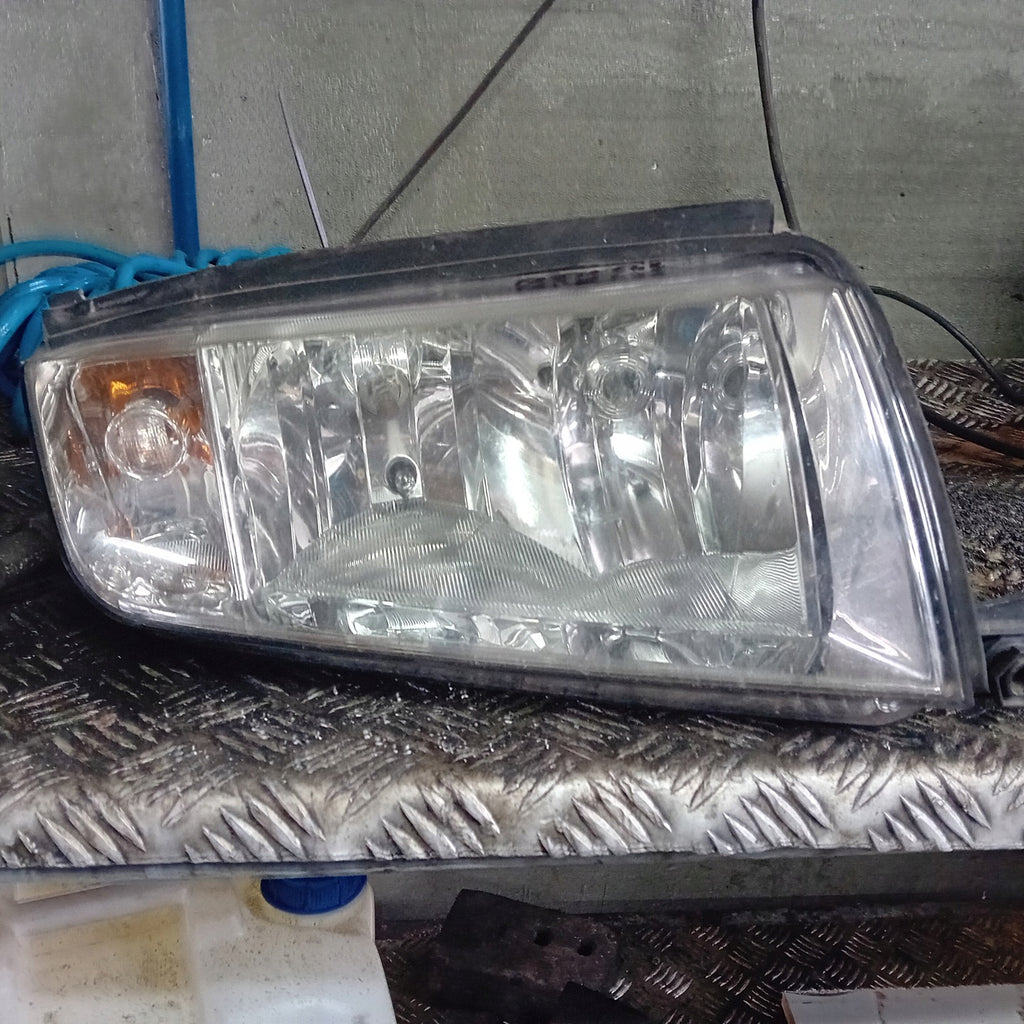 Frontscheinwerfer Skoda Fabia I Ein Satz Scheinwerfer Headlight SCH8425595040ox