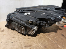 Laden Sie das Bild in den Galerie-Viewer, Frontscheinwerfer Ford W222 Rechts Scheinwerfer Headlight