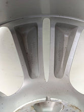 Load image into Gallery viewer, 1x Alufelge 17 Zoll 6.5&quot; 4x114.3 529102Y400 Hyundai Ix35 Rim Wheel