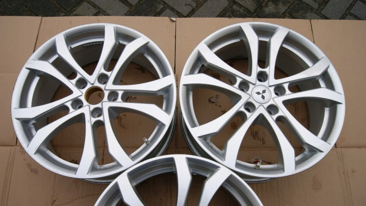1x Alufelge 18 Zoll 7.5" 5x114.3 39ET Mitsubishi Rim Wheel FEL2205654825gu