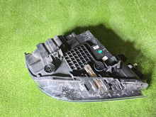 Laden Sie das Bild in den Galerie-Viewer, Frontscheinwerfer BMW X1 F48 90146779 7495003-06 LED Rechts oder Links SCH8515154173gl