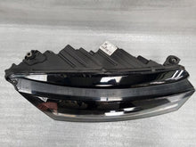 Laden Sie das Bild in den Galerie-Viewer, Frontscheinwerfer Skoda Octavia IV 5E4941016 LED Rechts Scheinwerfer Headlight SCH6575484395xi