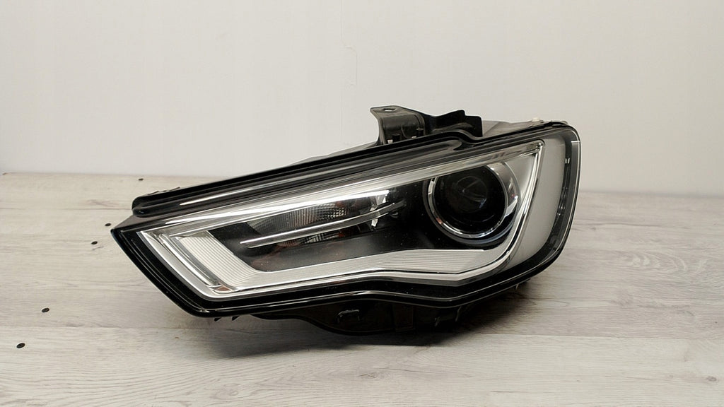 Frontscheinwerfer Audi A3 8V0941005 1EL010740-21 Xenon Links Headlight