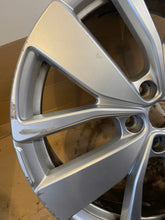 Load image into Gallery viewer, 1x Alufelge 20 Zoll 6.5&quot; 5x114.3 33ET 403006854R Renault Espace Scenic Rim Wheel