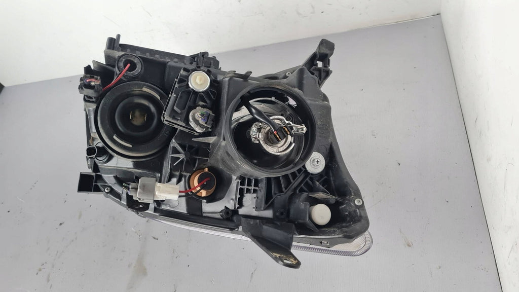Frontscheinwerfer Toyota Avensis E1313388 20B738111424 Links Headlight SCH7600556307qr