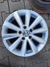 Laden Sie das Bild in den Galerie-Viewer, 1x Alufelge 16 Zoll 6.0&quot; 5x112 50ET 2K5601025E VW Caddy Rim Wheel