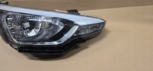 Laden Sie das Bild in den Galerie-Viewer, Frontscheinwerfer Hyundai I20 II 92102-C8000 Rechts Scheinwerfer Headlight SCH8342226277qi