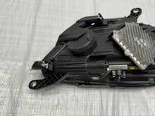 Laden Sie das Bild in den Galerie-Viewer, Frontscheinwerfer Maserati I 06701588620 Links Scheinwerfer Headlight SCH2632683079pq