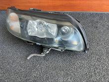 Laden Sie das Bild in den Galerie-Viewer, Frontscheinwerfer Volvo V70 S60 30655906 Xenon Rechts Scheinwerfer Headlight SCH2854620959fs