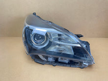 Load image into Gallery viewer, Frontscheinwerfer Toyota Yaris Rechts Scheinwerfer Headlight