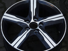 Laden Sie das Bild in den Galerie-Viewer, 1x Alufelge 17 Zoll 7.0&quot; 5x108 50ET 31423871 Volvo V60 V40 Rim Wheel