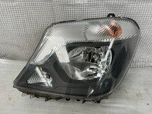 Laden Sie das Bild in den Galerie-Viewer, Frontscheinwerfer Mercedes-Benz Sprinter A9068202361 Links Headlight