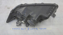 Load image into Gallery viewer, Frontscheinwerfer Toyota III 81130-42501 Rechts Scheinwerfer Headlight SCH2247996802xu