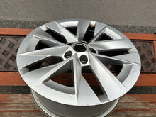 Load image into Gallery viewer, 1x Alufelge 17 Zoll 7.0" 5x112 46ET Glanz Silber 5E3601025E Skoda Octavia Iv FEL2269225739gb