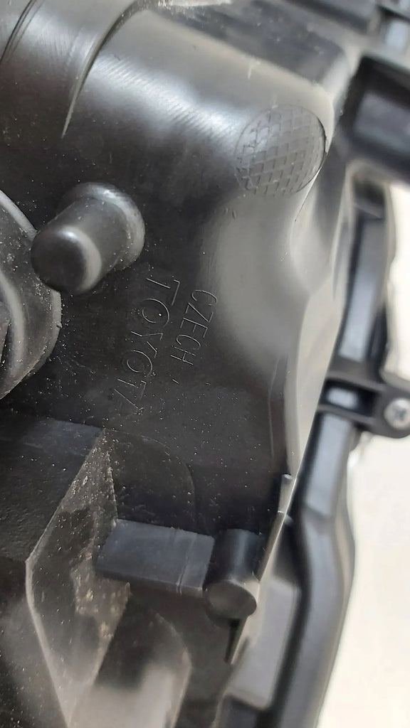 Frontscheinwerfer Toyota Yaris Cross Rechts Scheinwerfer Headlight SCH4715011523vt