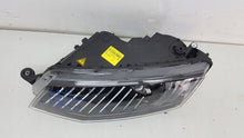 Laden Sie das Bild in den Galerie-Viewer, Frontscheinwerfer Skoda Octavia III 130702425800 LED Links Headlight SCH8156417900yh